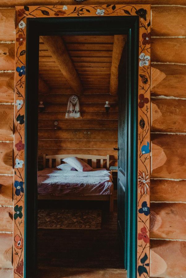 Casa Din Busteni, Maramures Hoteni Exterior photo